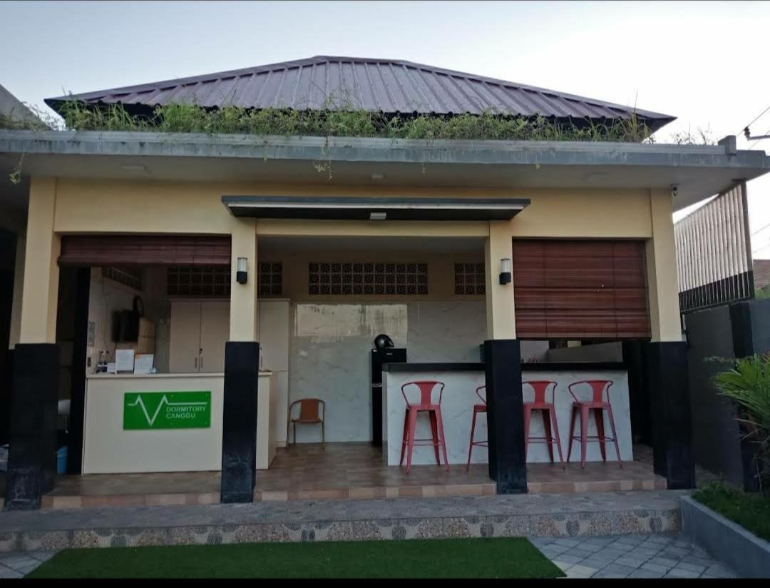 V Canggu Dormitory Eksteriør billede